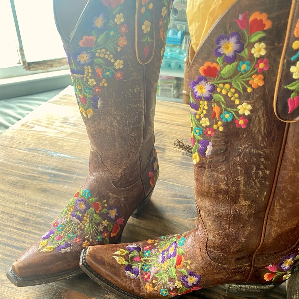 Old Gringo embroidered floral boots